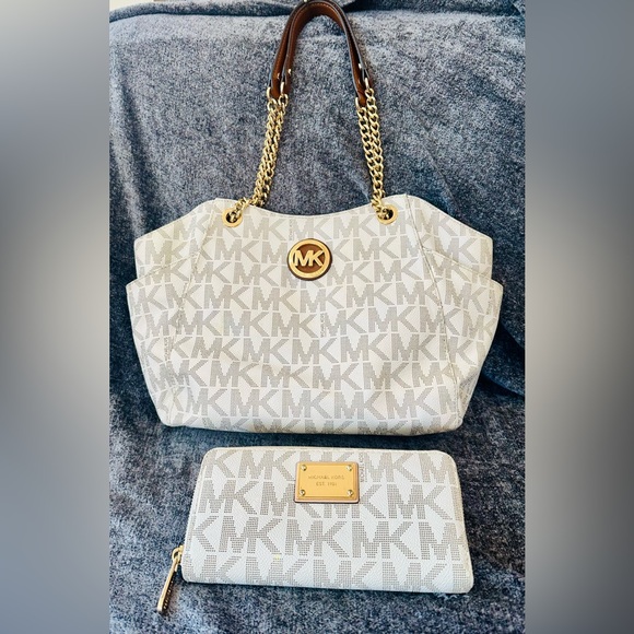 MICHAEL KORS LG CHAIN SHOULDER TOTE VANILLA with wallet - Picture 1 of 10